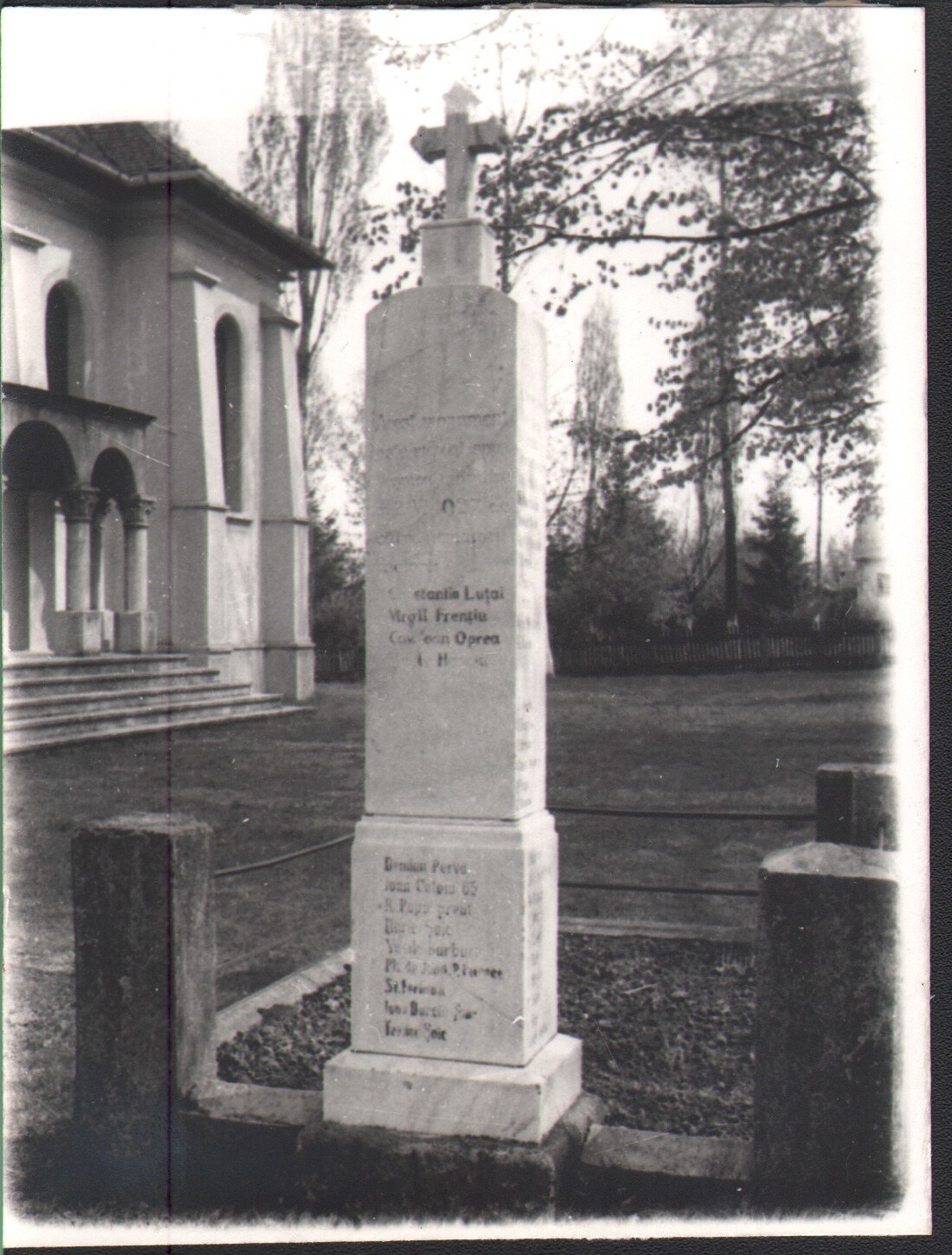 Monument al eroilor căzuţi în Primul Război Mondial