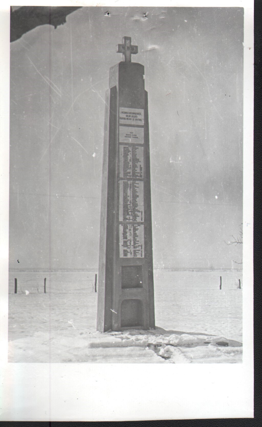 Monument al eroilor căzuţi în Războiul de Independenţă, în Primul Război Mondial și în Al Doilea Război Mondial