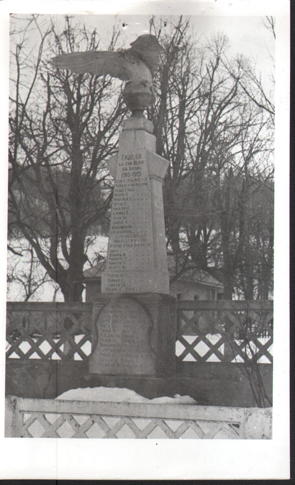 Monument al eroilor căzuţi în Primul Război Mondial