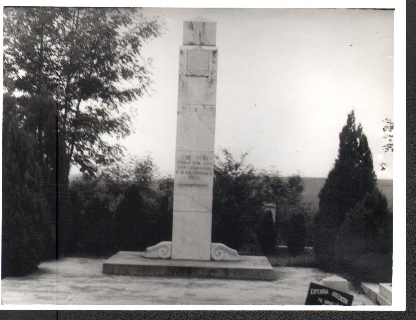 Monument al eroilor căzuţi în Al Doilea Război Mondial