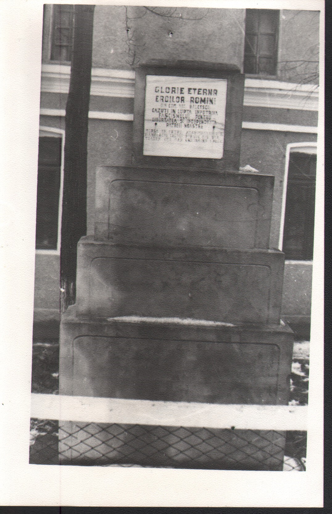 Monument al eroilor căzuţi în Al Doilea Război Mondial