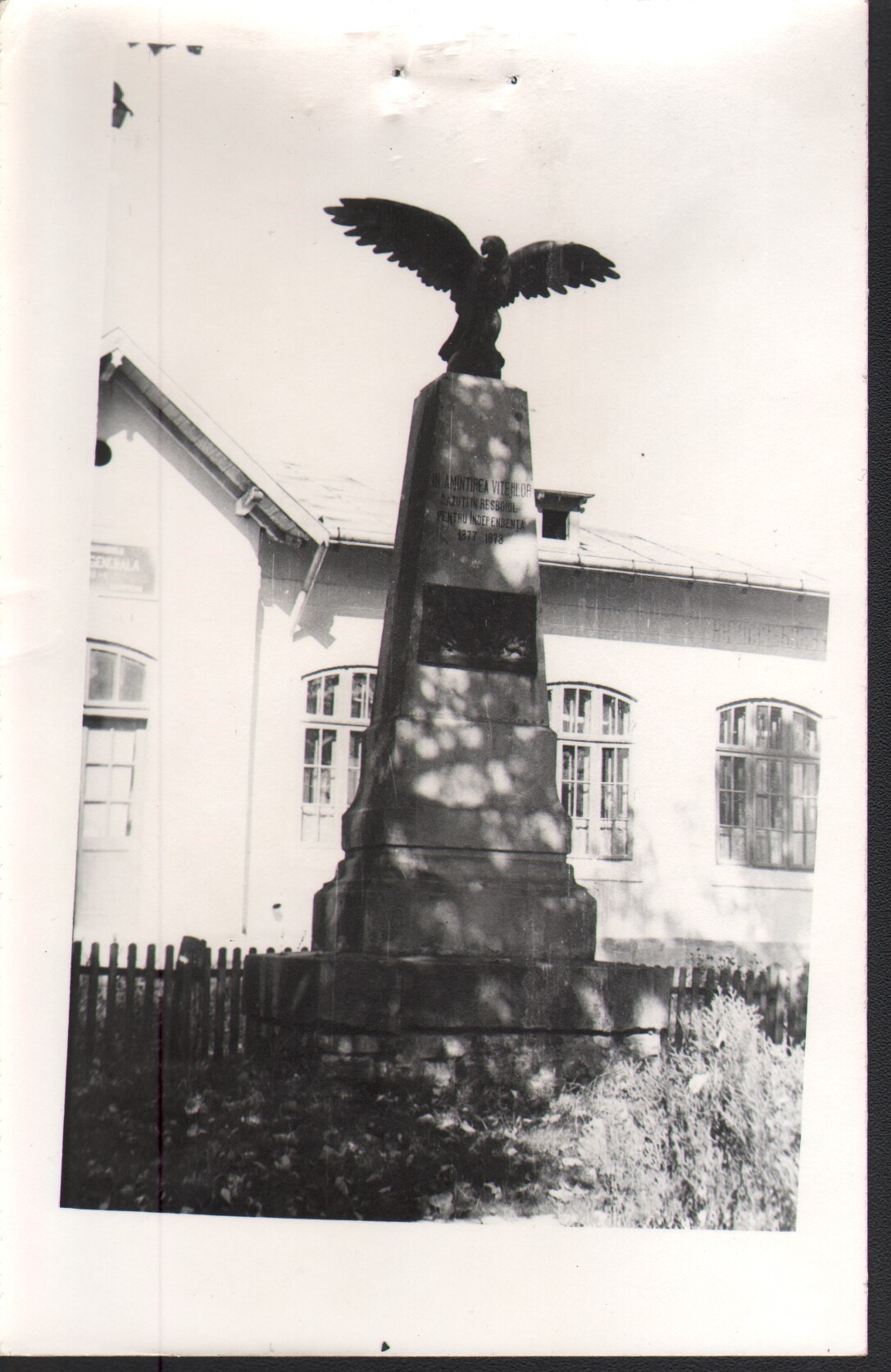 Monument al eroilor căzuţi în Războiul de Independenţă