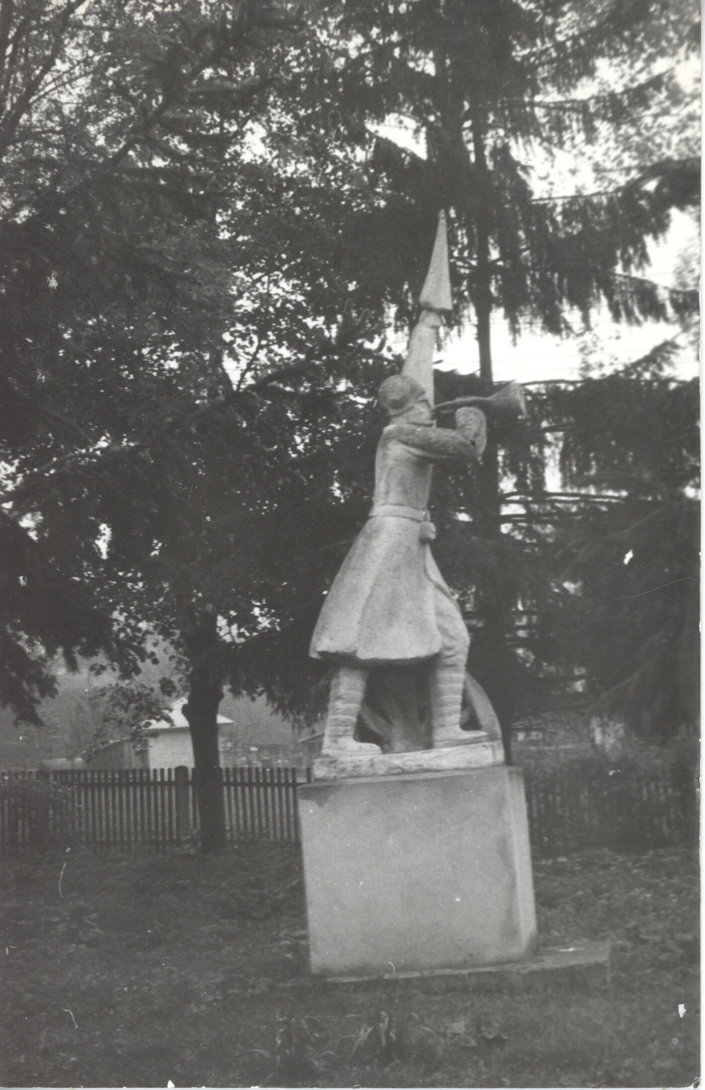 Monumentul eroilor căzuţi în Războiul de Independenţă