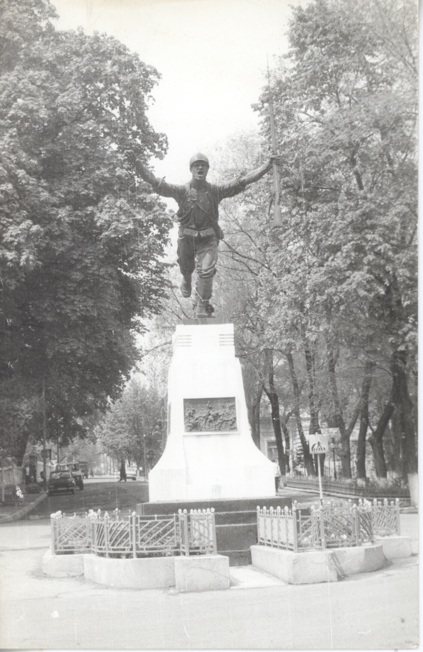 Monumentul eroilor căzuţi în Primul Război Mondial