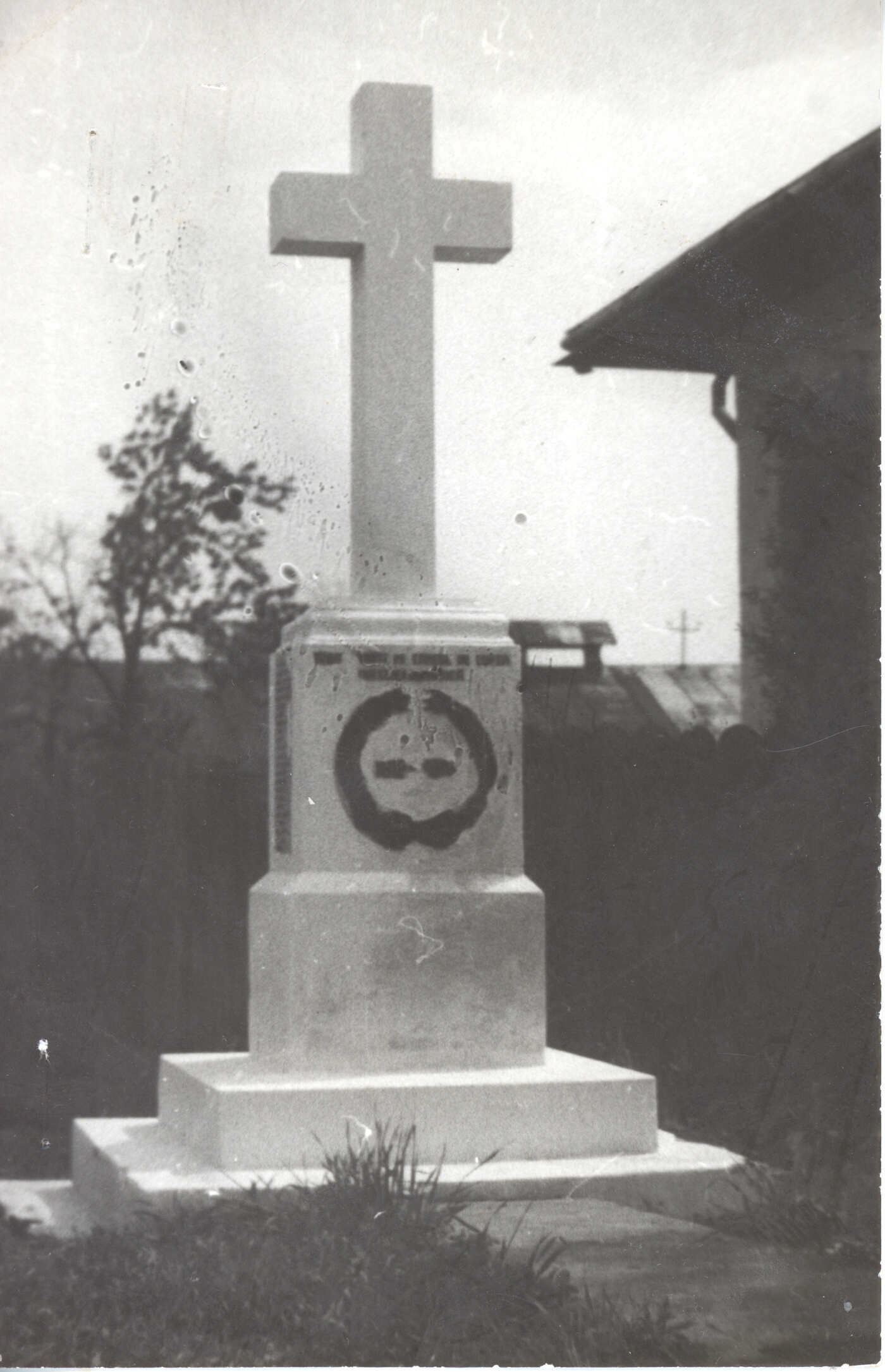 Monumentul eroilor căzuţi în Primul Război Mondial