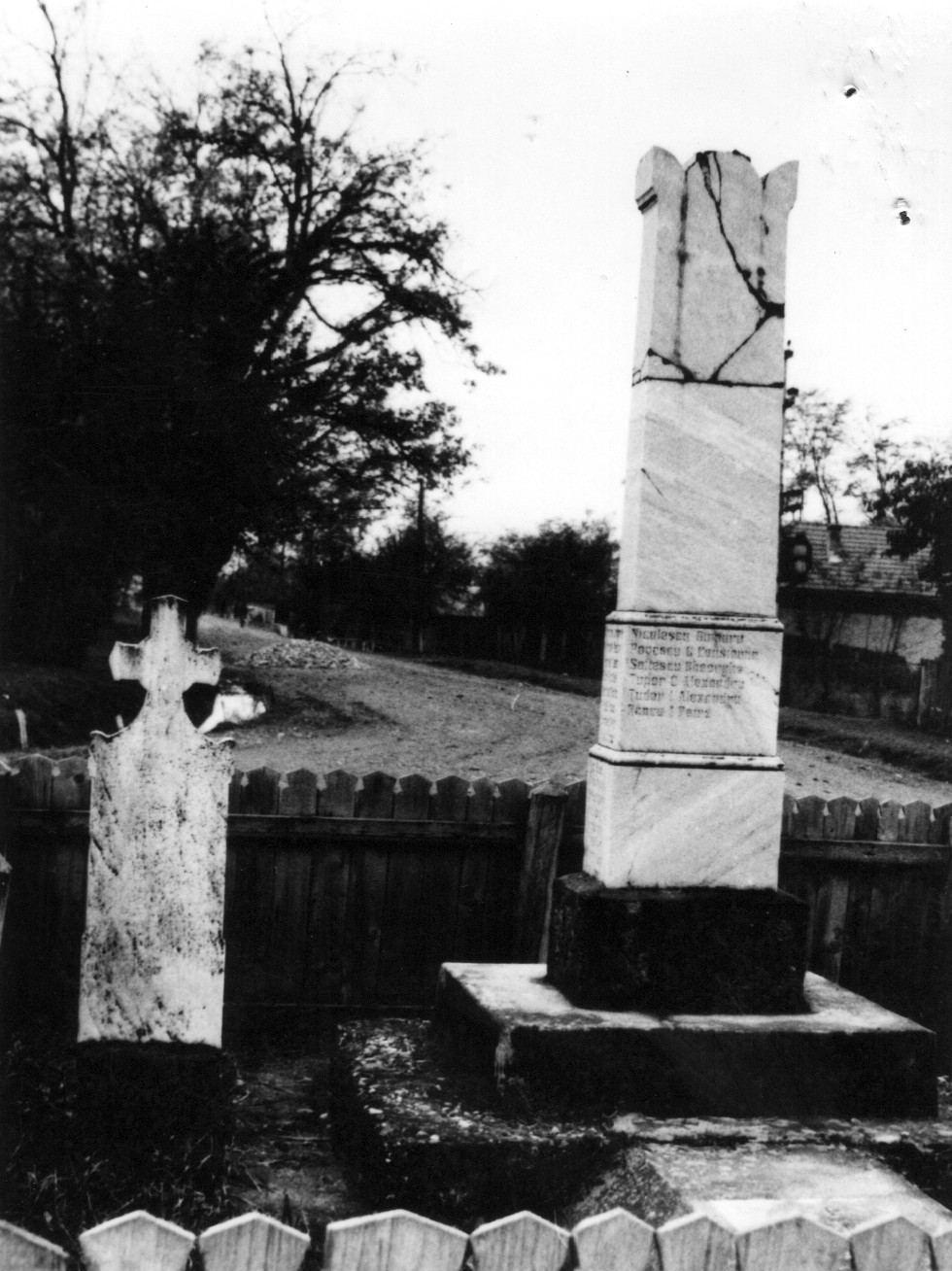 Monumentul eroilor căzuţi în Primul Război Mondial