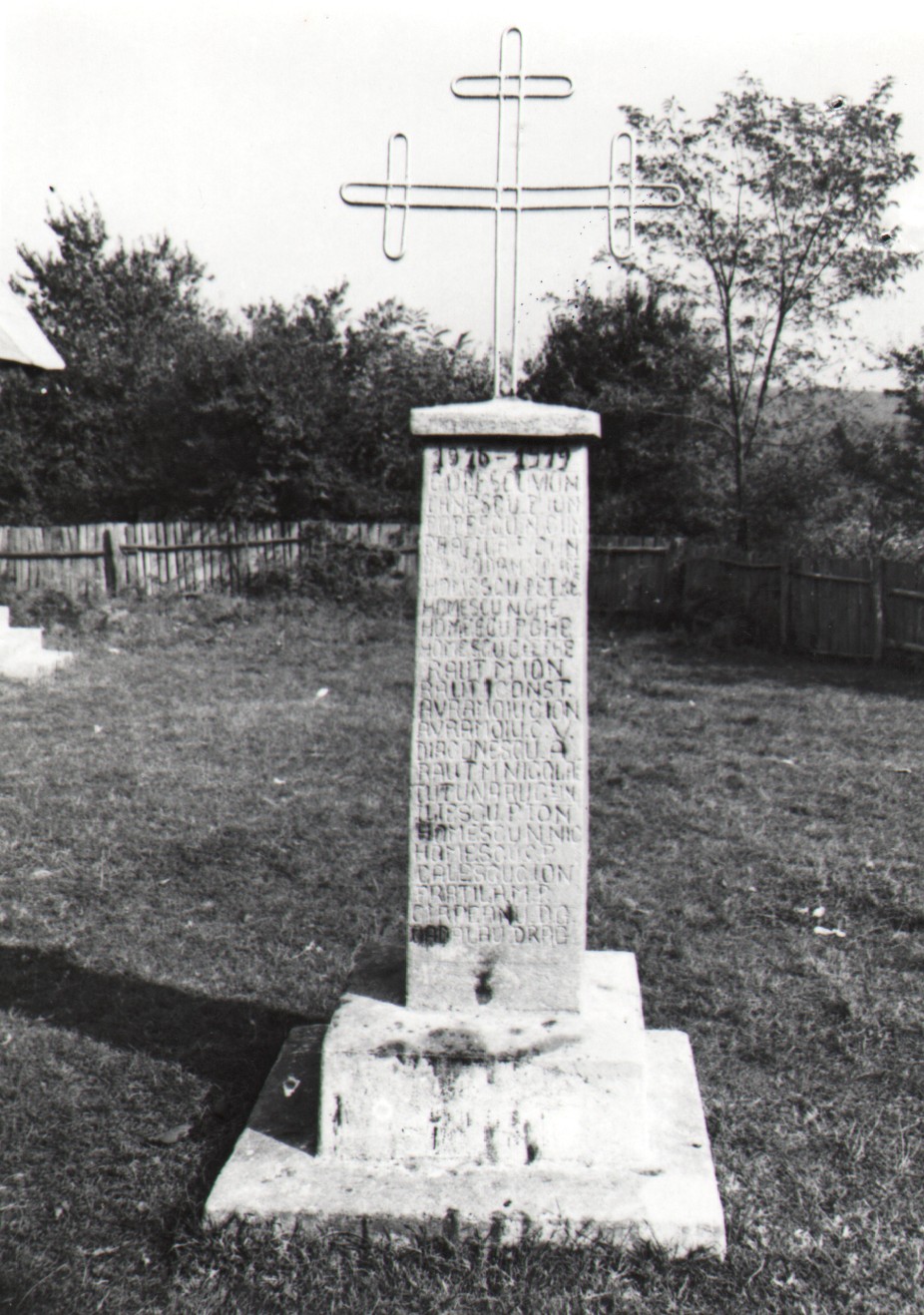 Monumentul eroilor căzuţi în Primul Război Mondial