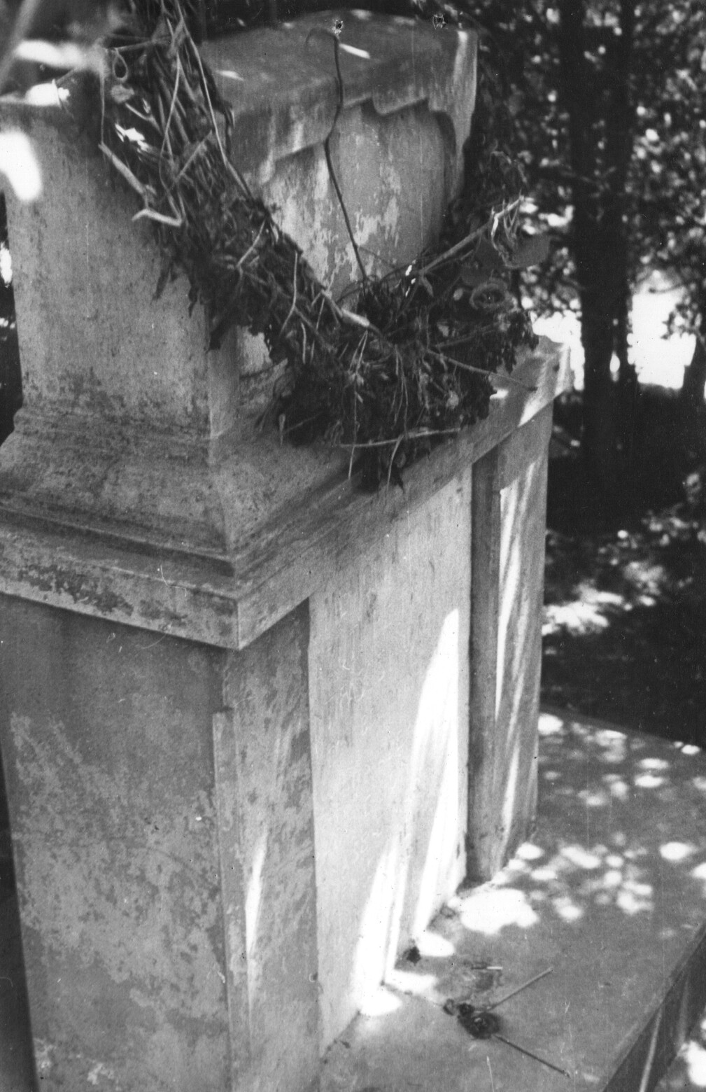 Monumentul eroilor 1944-1945