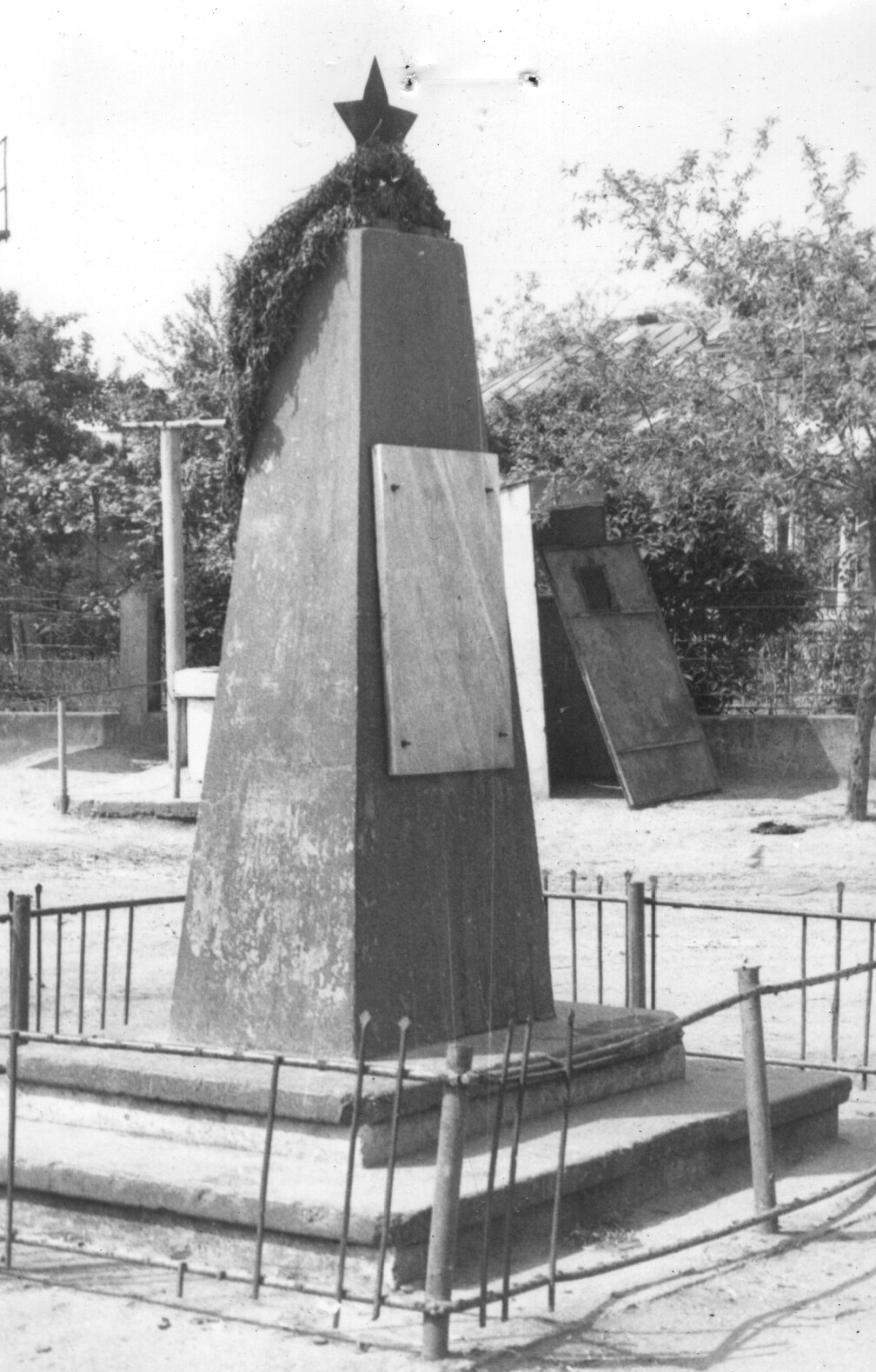 Monumentul eroilor 1944