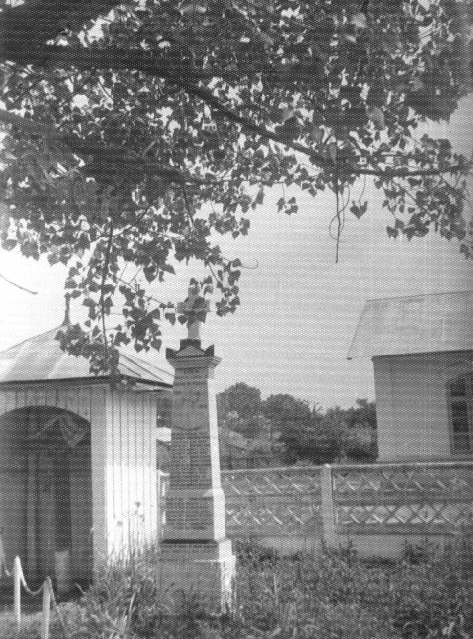 Monumentul eroilor căzuţi în Primul Război Mondial