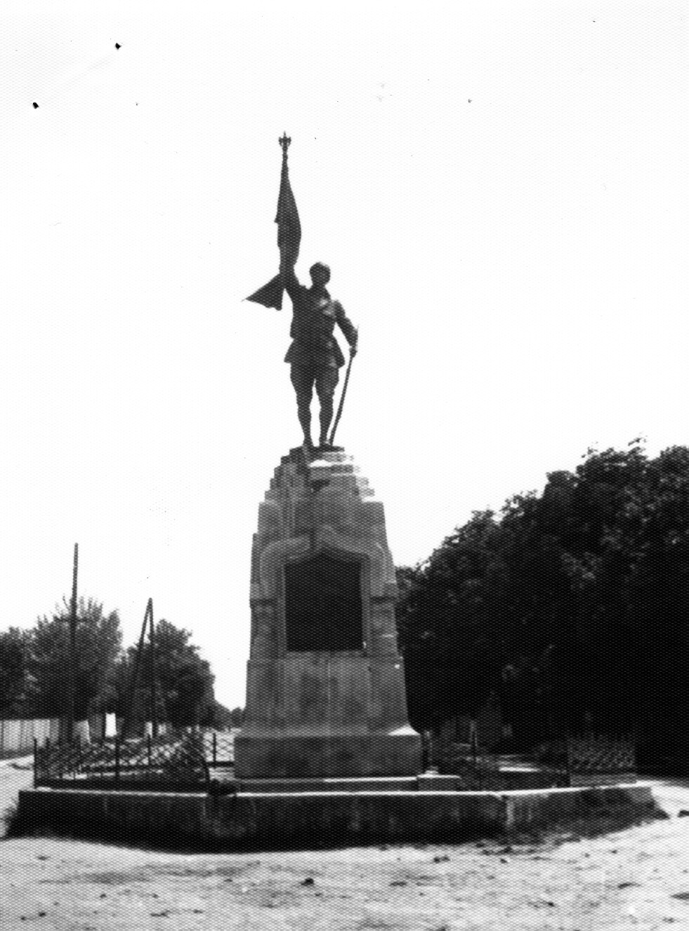 Monumentul eroilor celor două Războaie Mondiale