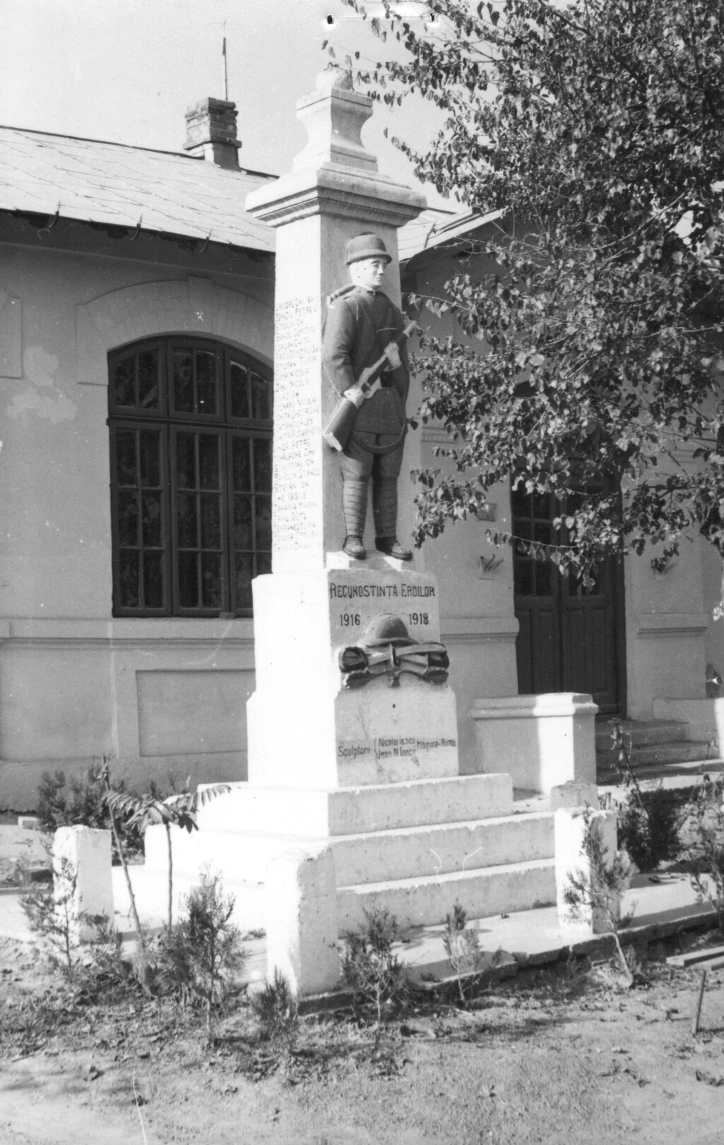Monument al eroilor căzuţi în Primul Război Mondial