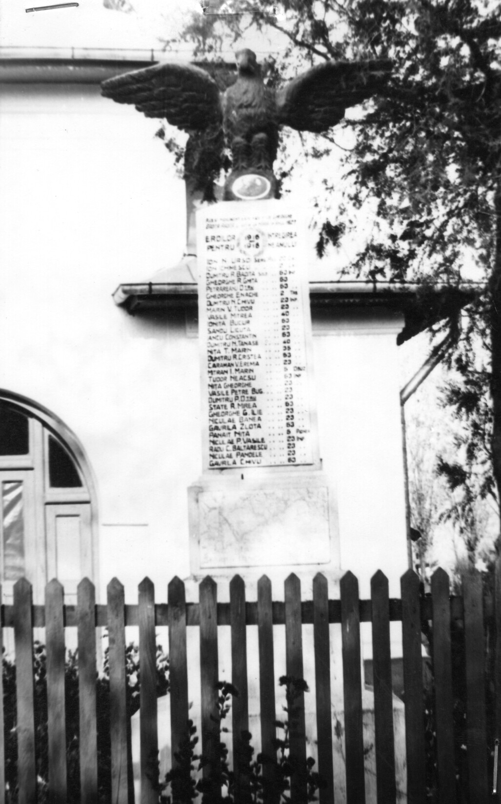 Monument al eroilor căzuţi în Primul Război Mondial
