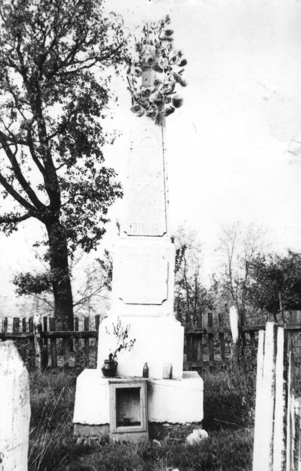 Monumentul eroilor căzuţi în Primul Război Mondial