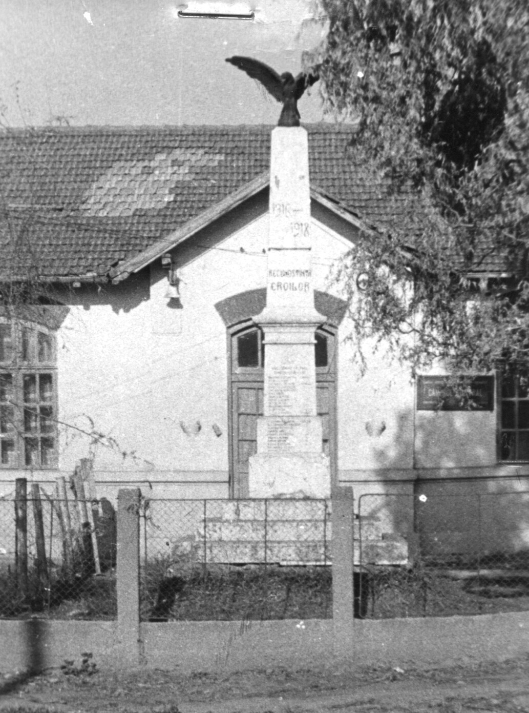 Monument al eroilor căzuţi în Primul Război Mondial