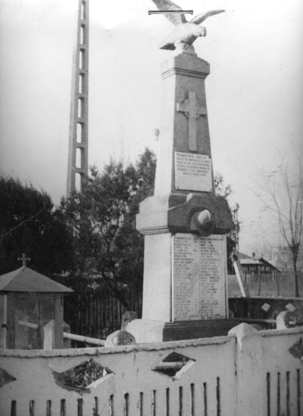Monumentul eroilor căzuţi în Primul Război Mondial