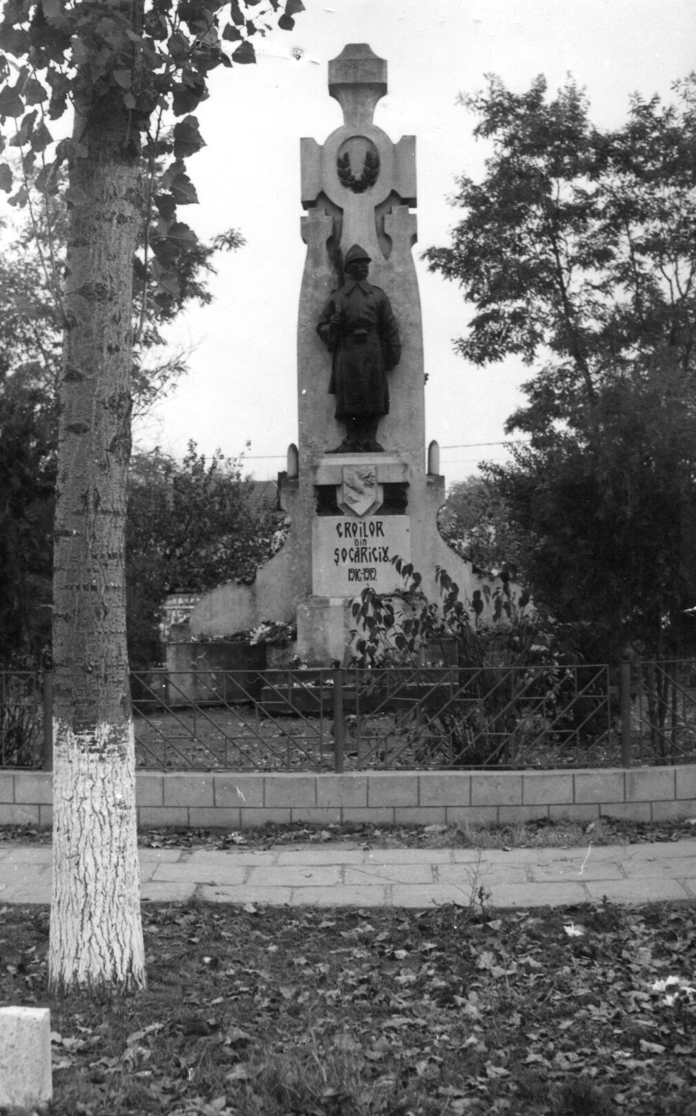 Monumentul eroilor căzuţi în Primul Război Mondial