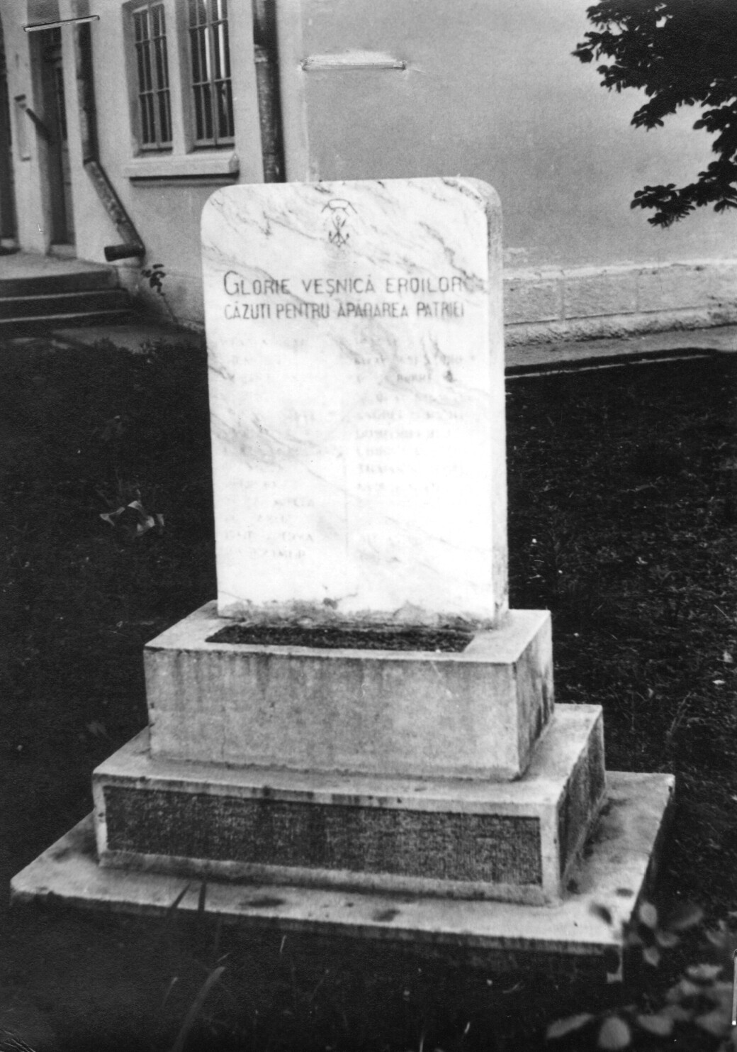 Monument al eroilor căzuți în Al Doilea Război Mondial