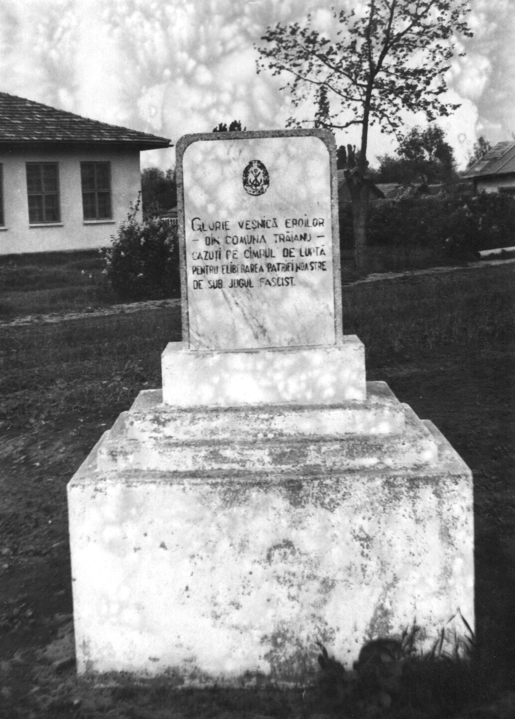Monument al eroilor căzuţi în Al Doilea Război Mondial