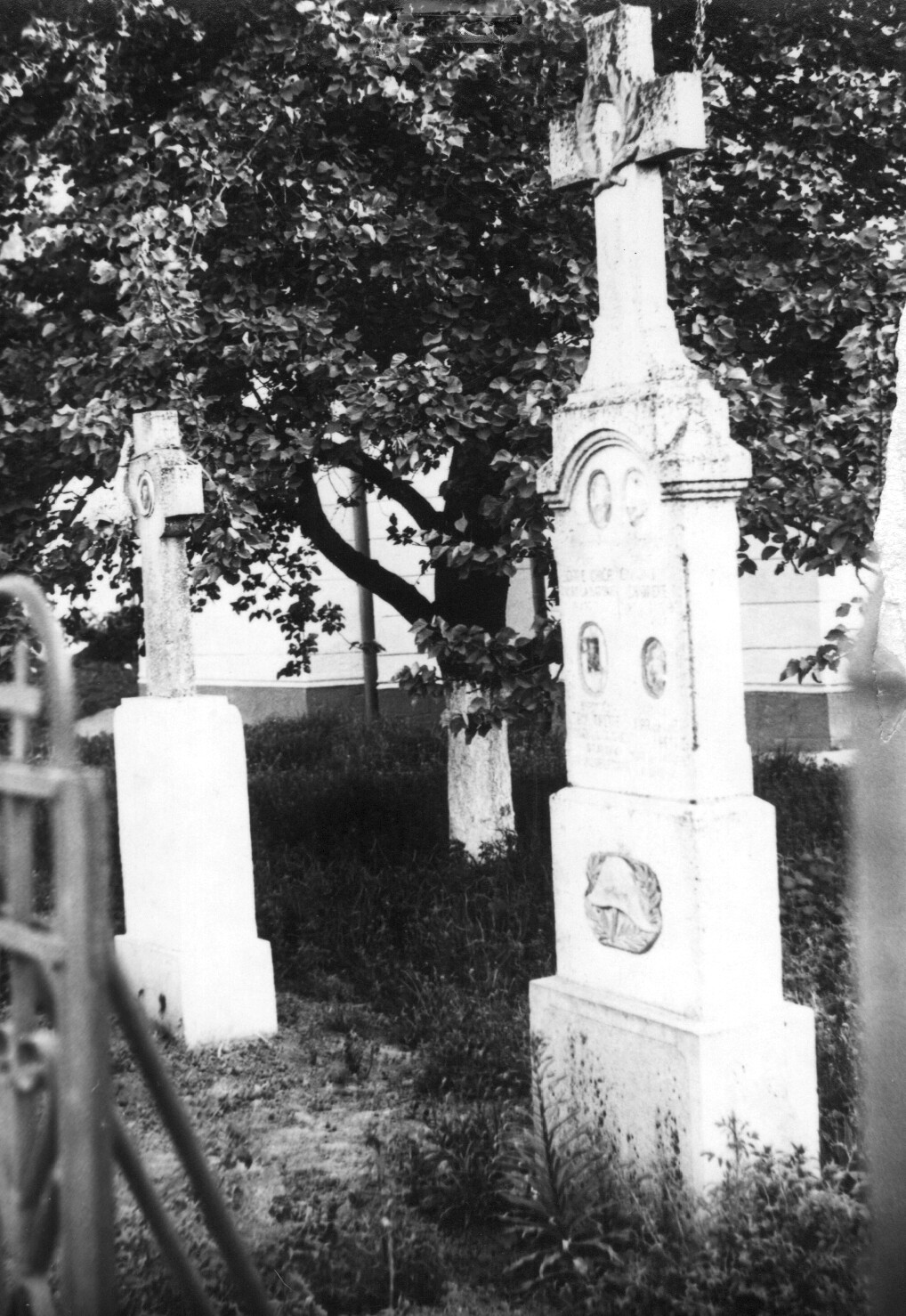 Cruce în memoria eroilor căzuți în Al Doilea Război Mondial