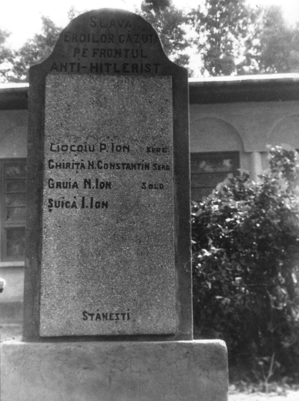 Placă comemorativă a eroilor căzuţi în timpul celui de-Al Doilea Război Mondial