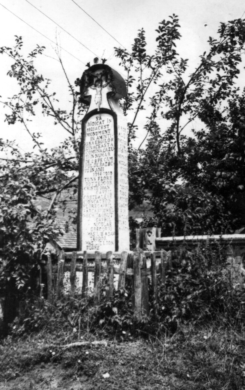 Monumentul eroilor căzuţi în cele două Războaie Mondiale