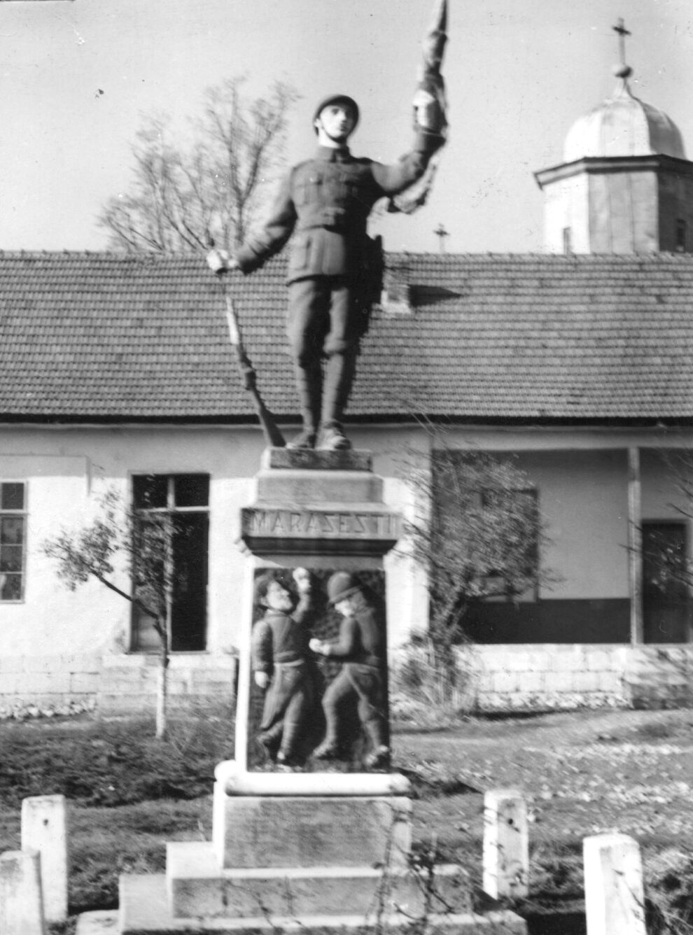Monument al eroilor căzuți în Războiul de Independență, în Al Doilea Război Balcanic și în Primul Război Mondial