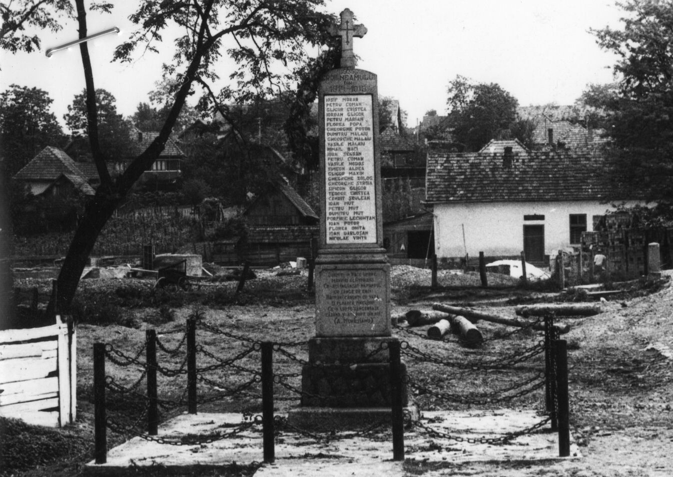 Monument al eroilor căzuţi în Primul Război Mondial
