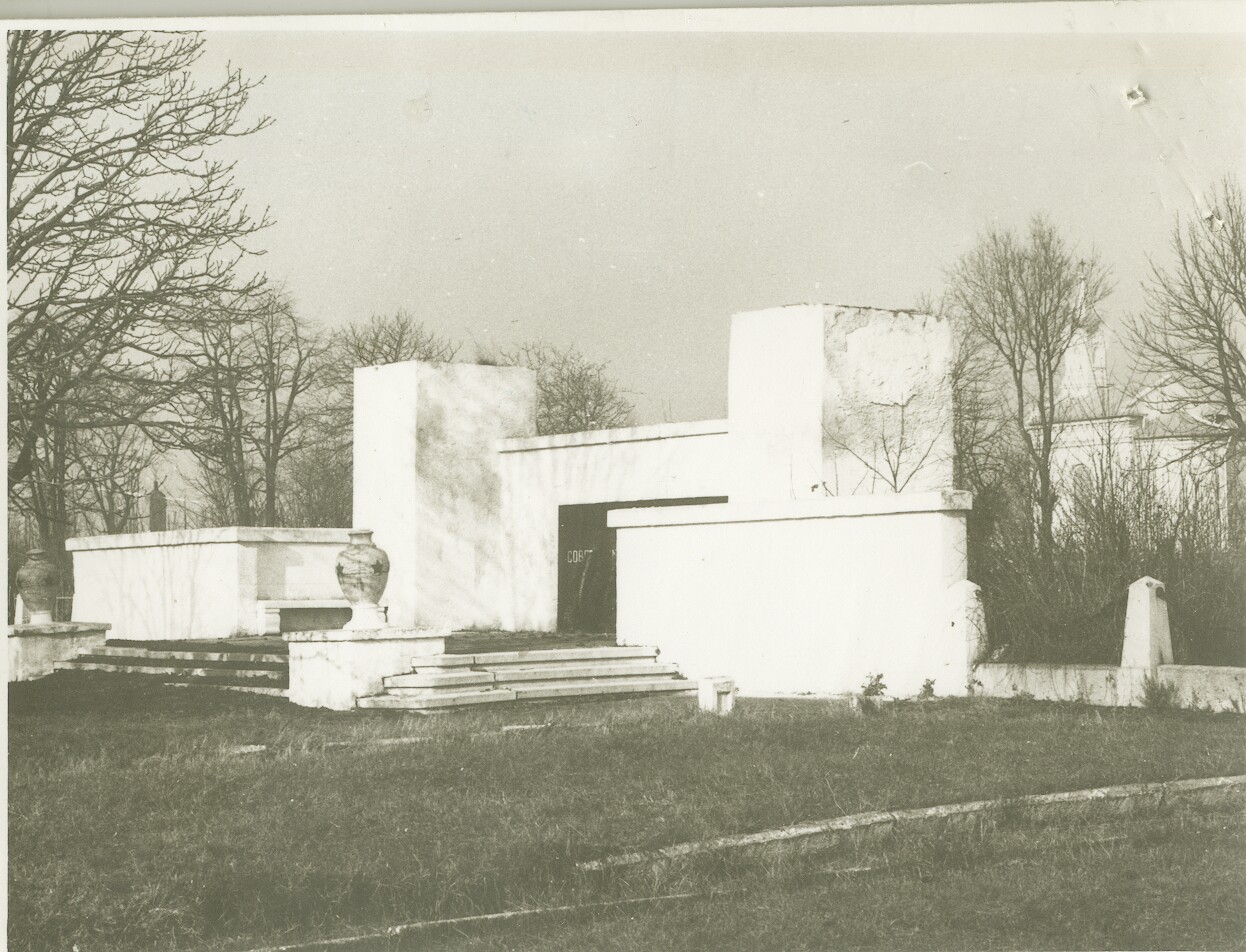 Monument al eroilor căzuți în Al Doilea Război Mondial