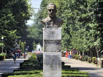 Bustul politicianului Mircea Cancicov