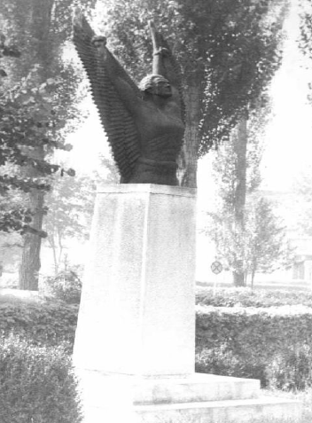 Statuia „Icarus"
