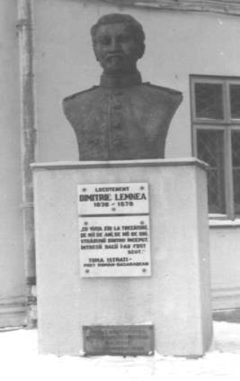 Bustul Eroului Dimitrie Lemnea