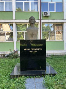 Bustul poetului Mihai Eminescu