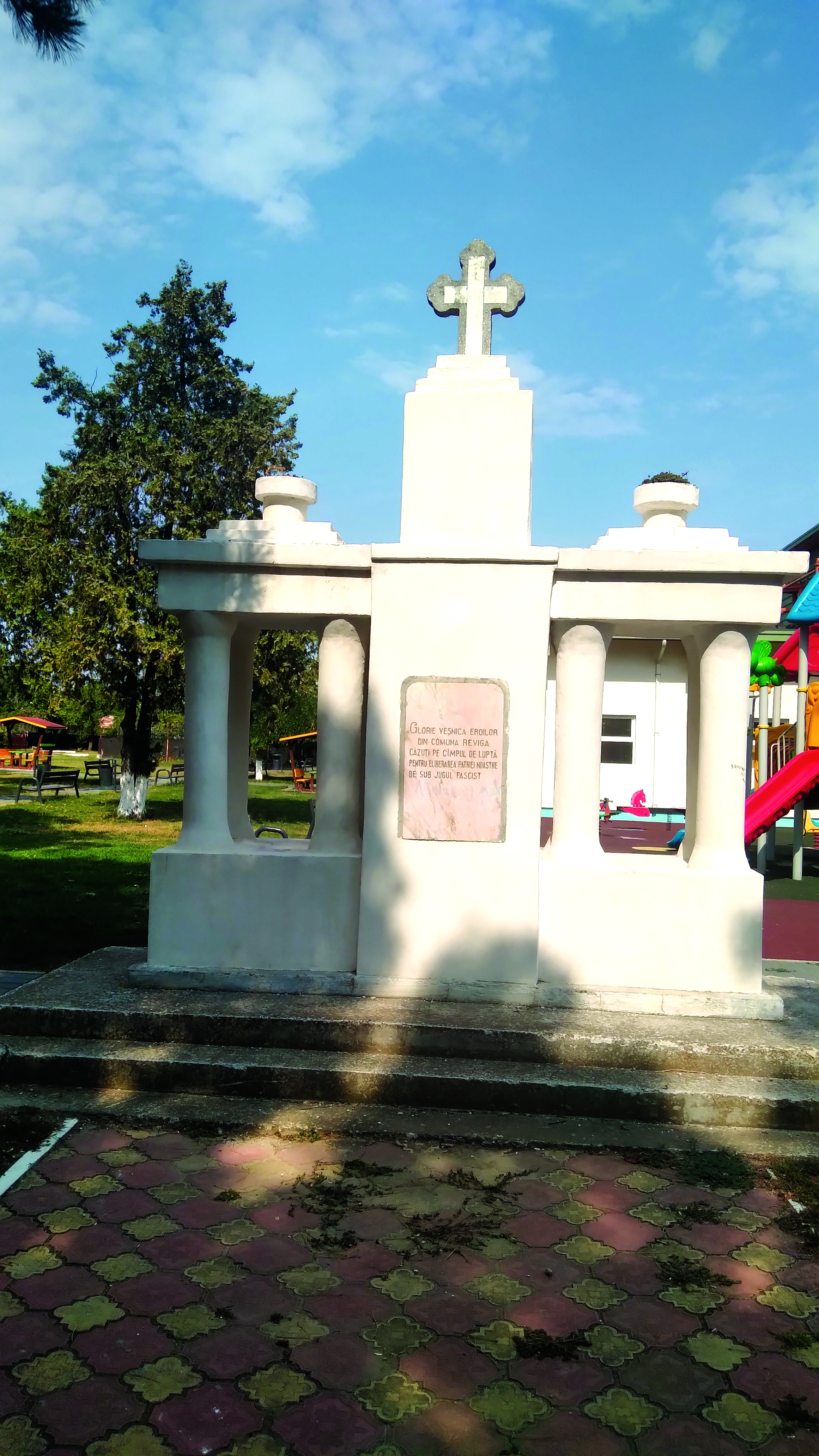 Monument al eroilor căzuți în Al Doilea Război Mondial