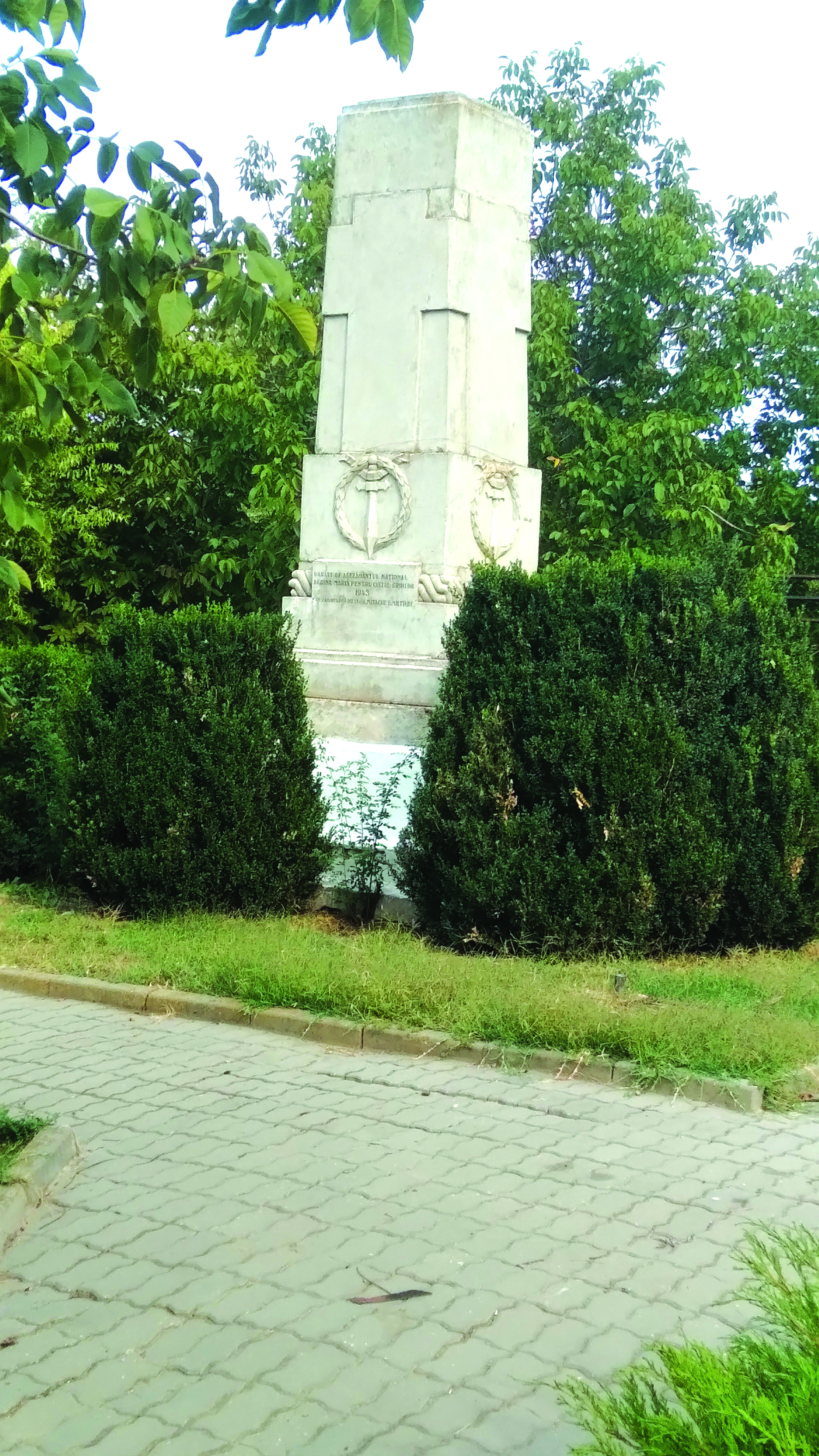 Monument al eroilor căzuţi în cele două războaie mondiale